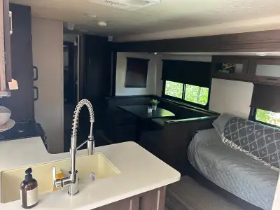 2016 31ft Salem Bunk House - 3 slide outs - sleeps 7 - full bathroom - comes with 2 rooms tv’s - can...