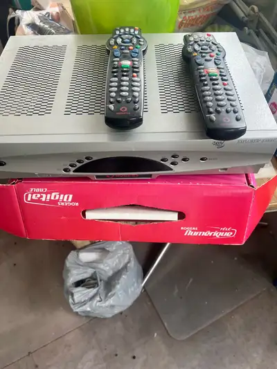 Scientific Atlanta Explorer 8300HD PVR (w/Hard disk drive) with Remote $5 (price of remote) Rogers C...