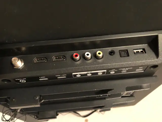 29 inch x 17 inch Insignia Tv with hdmi and  antenna and in TVs in Mississauga / Peel Region - Image 4