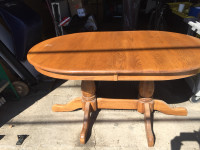 Oak dining room table 