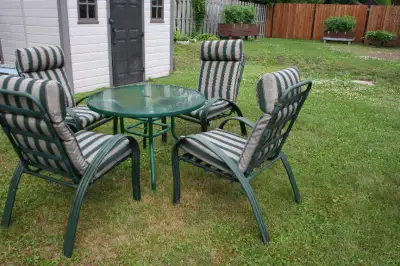 Table & 4 chaises patio, terrasse, jardin etc (Livraison possibl