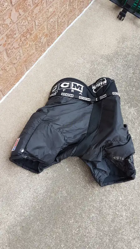 CCM Hockey pants Senior in Hockey in Markham / York Region - Image 5