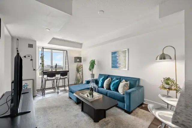 Furnished 2BR Condo – Short-Term Stay – Parking, Pool & Gym in Ontario in Canada - Image 3