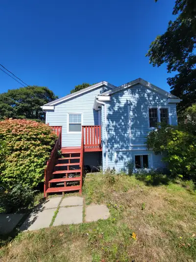PLEASE READ ADD BEFORE SENDING ANY MESSAGE Adress is 17 spry ave 2 bed 1 bath first floor available...