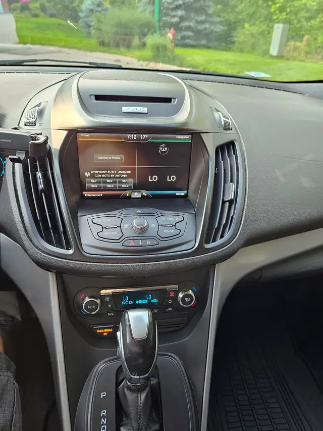 2015 Ford Escape in Cars & Trucks in Hamilton - Image 8