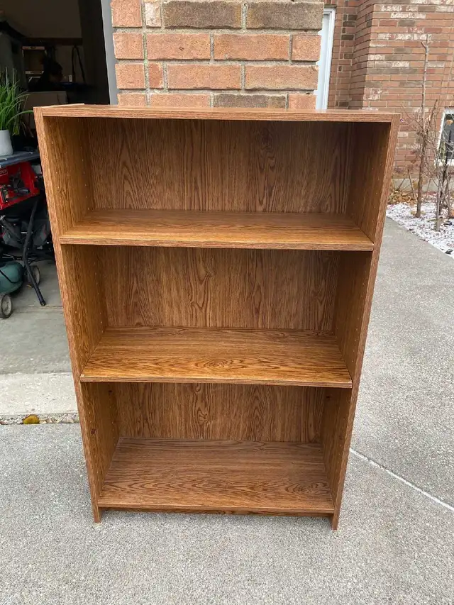 wooden bookshelf bookcase in Bookcases & Shelving Units in Windsor Region - Image 3