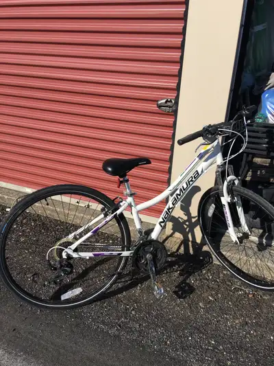 Vélo blanc pour femme impeccable, View more