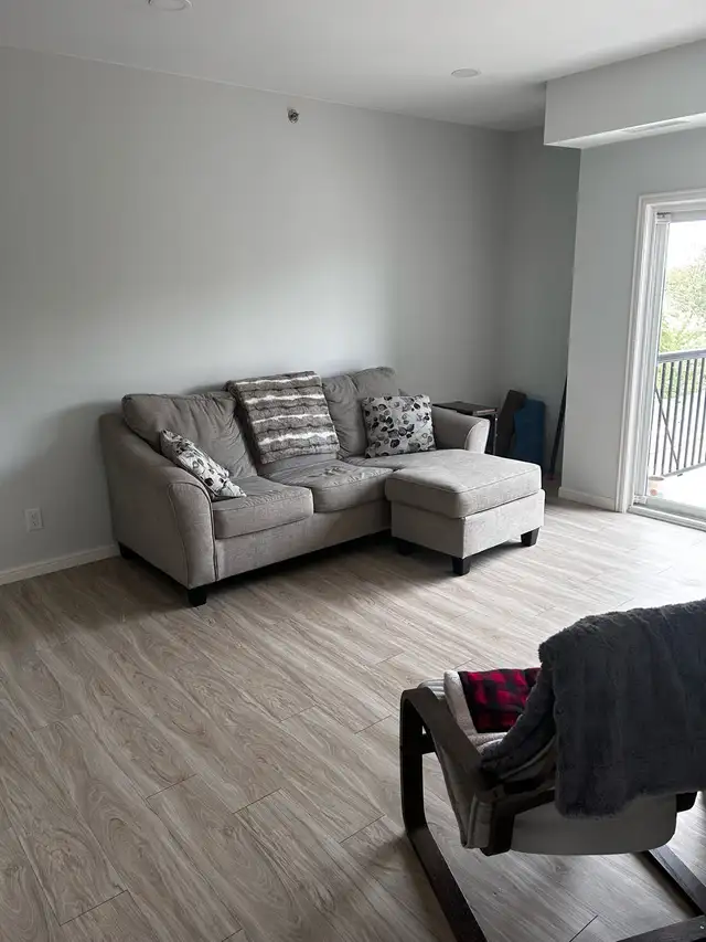 Room for rent(females only) in Room Rentals & Roommates in Morden - Image 4