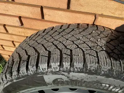 pneu continental 235-55 r20 monter sur jante de chevrolet blazer 2023 tres peu rouler demander jean...