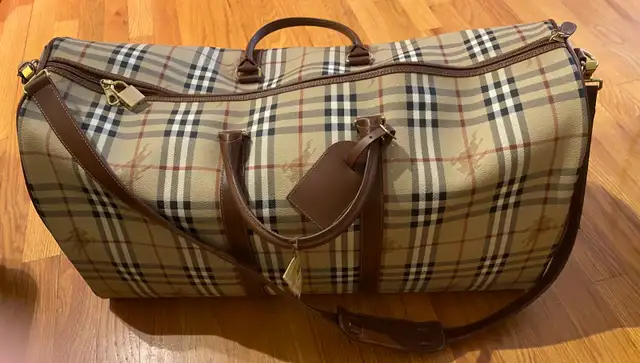vintage Burberry bag in Women's - Bags & Wallets in Ottawa - Image 2