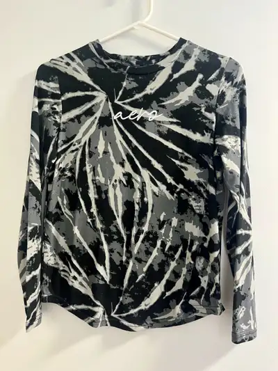 This is an Aeropostale long-sleeve shirt, perfect for a stylish teen or petite woman . It features a...