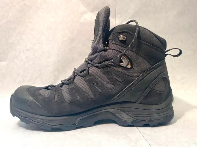 Salomon Backpacking Hiking Boots - Size 11 in Fishing, Camping & Outdoors in City of Toronto - Image 4