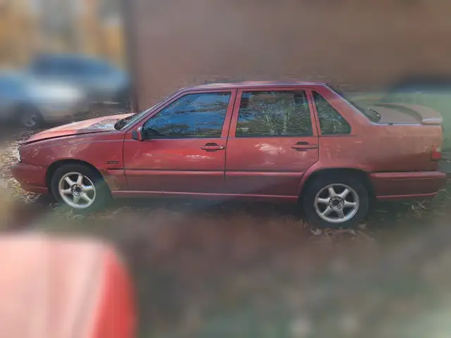 Volvo S70 T5 Manual 1998 - For Parts in Cars & Trucks in Ottawa - Image 3