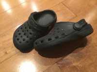 SIZE 7 BLACK CROC STYLE SHOES WITH OPTIONAL BACK STRAP
