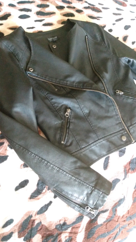 Biker jacket in Women's - Tops & Outerwear in Mississauga / Peel Region - Image 2