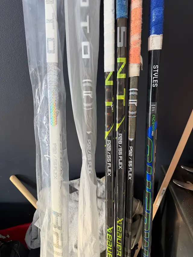 Hockey Sticks Intermediate  in Hockey in Ottawa - Image 2