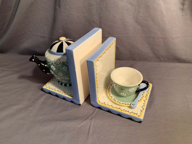 Teapot and Cup Bookends  in Home Décor & Accents in Winnipeg - Image 3