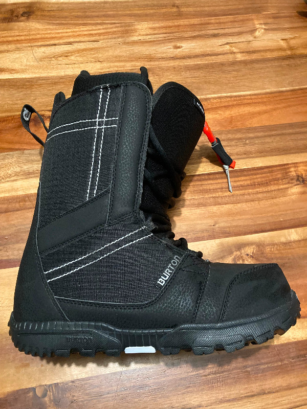 Snowboard boots/Bottes de planche à neige dans Planches à neige  à Ville de Montréal