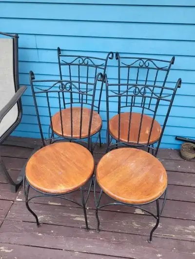 All four chairs in good shape. The wood needs a new coat of varnish. Very sturdy Pick up Brockville