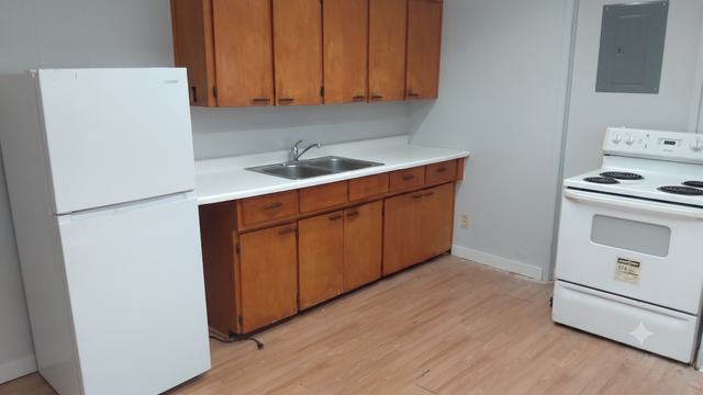 One Bedroom One Bath Apartment $1399 plus Hydro