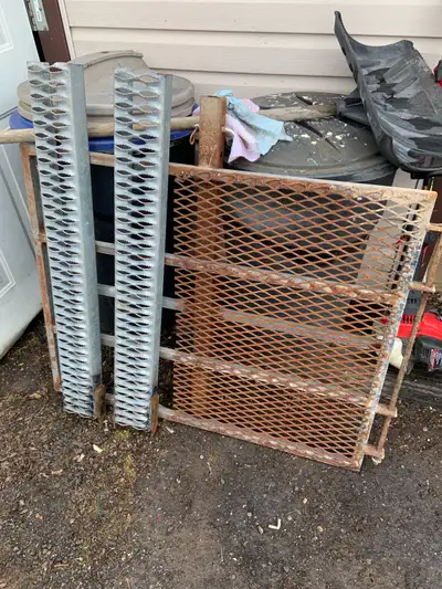 Carrier for back of truck.. used for lawn mowers or for other items…