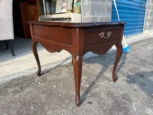 Single Solid Wood Side Table in Coffee Tables in Peterborough - Image 4