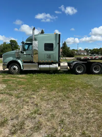 2022 HX620 tractor 500 hp A26 Warranties on engine till 09/2026 883,000 klm 13 speed manual tranny 4...