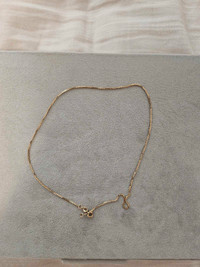 Gold 10k boxchain style necklace. 16 inch length 