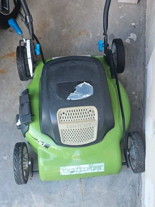 Craftsman Electric Lawn Mower in Lawnmowers & Leaf Blowers in Peterborough