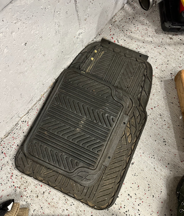 Free Car Rubber Floor Mats in Other Parts & Accessories in Ottawa