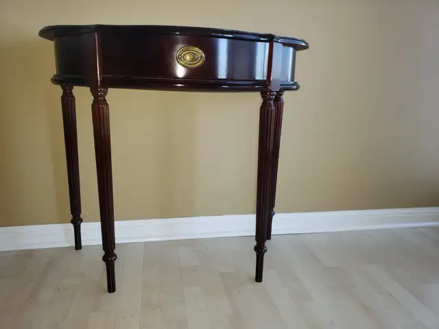 Elegant Wooden Console Table and Elegant Wooden Corner Arc Table in Other Tables in City of Toronto - Image 3