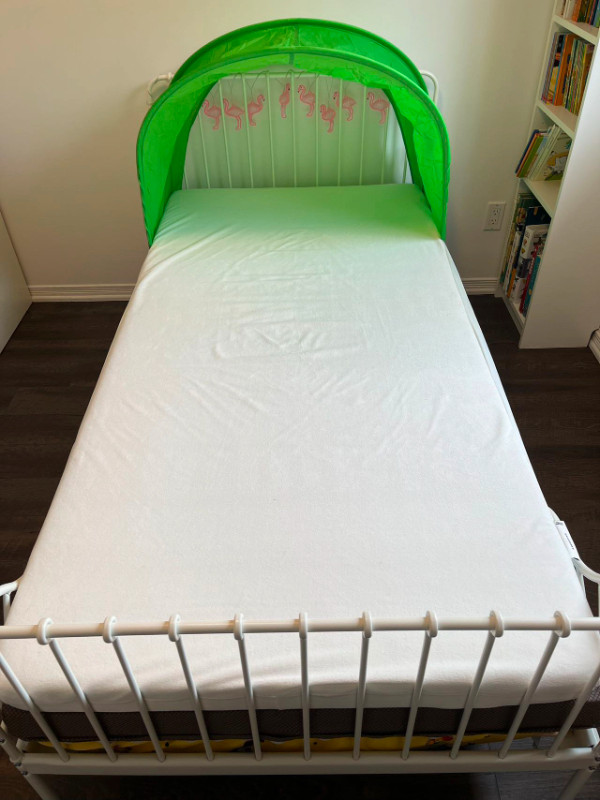 IKEA Extendable Bed for kids with 3 kinds of matress like new dans Lits et matelas  à Ville de Montréal - Image 3