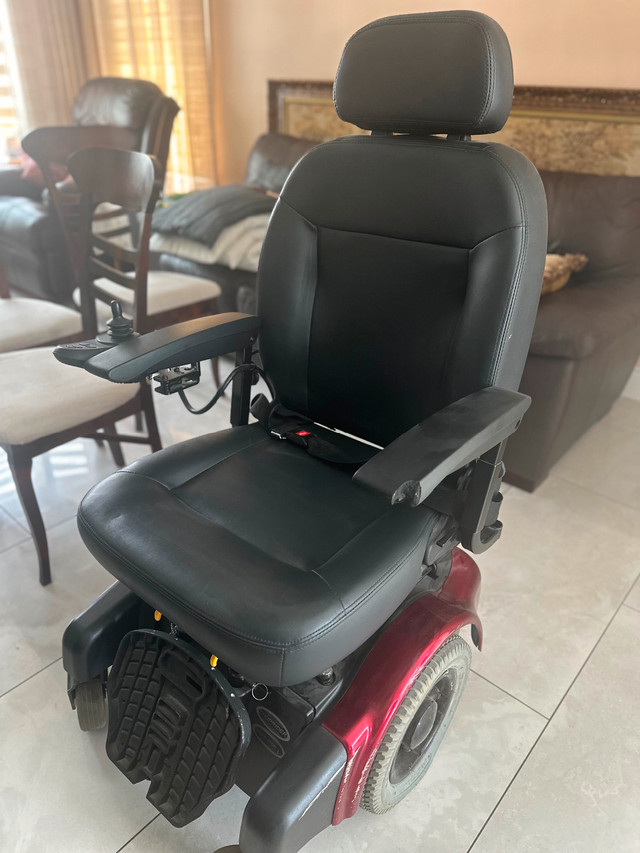 Electric Wheelchair (Shoprider Navigator) dans Santé et besoins spéciaux  à Laval/Rive Nord
