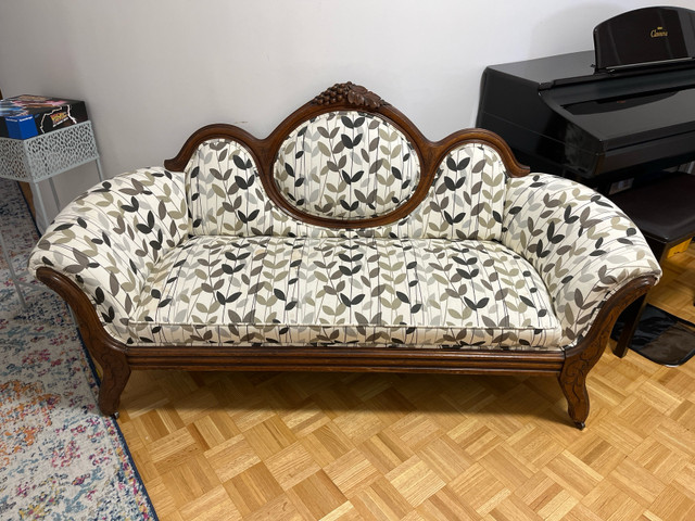 Antique settee/small couch oak in Couches & Futons in City of Toronto