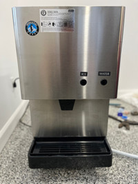 Machine à glace et eau/ Ice machine and water dispenser