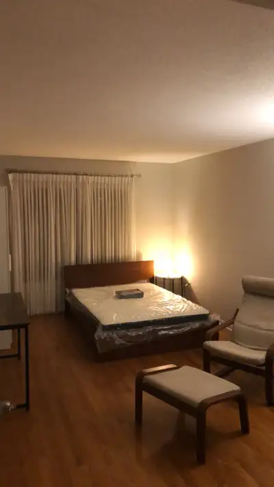 Spacious Master Bedroom with Private Bathroom – Barrhaven