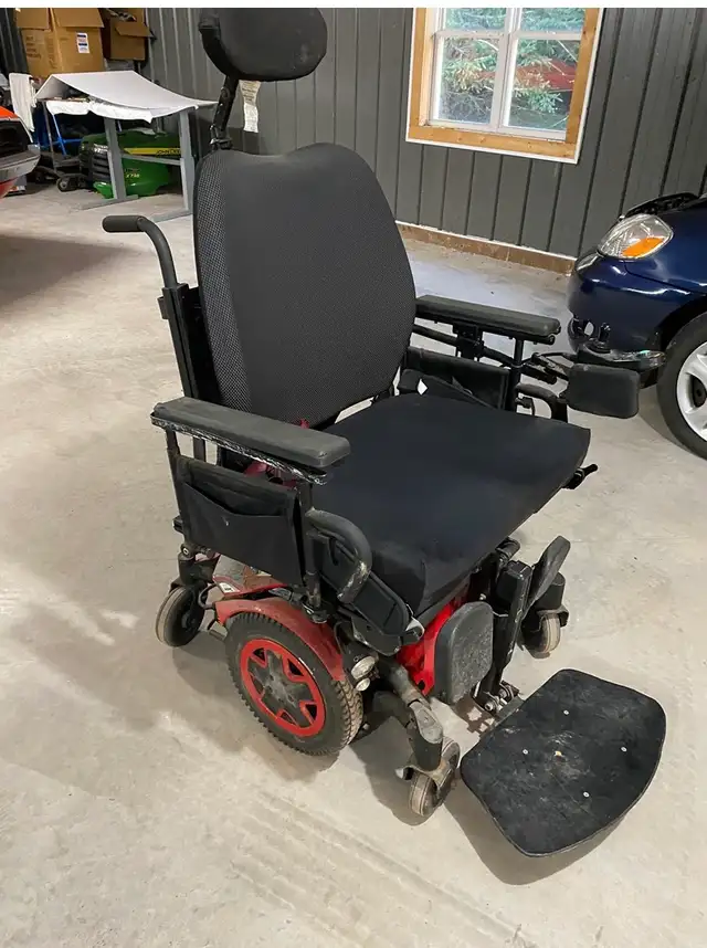 invacare tdx 2 bariatric electric wheelchair  in Health & Special Needs in Summerside - Image 2