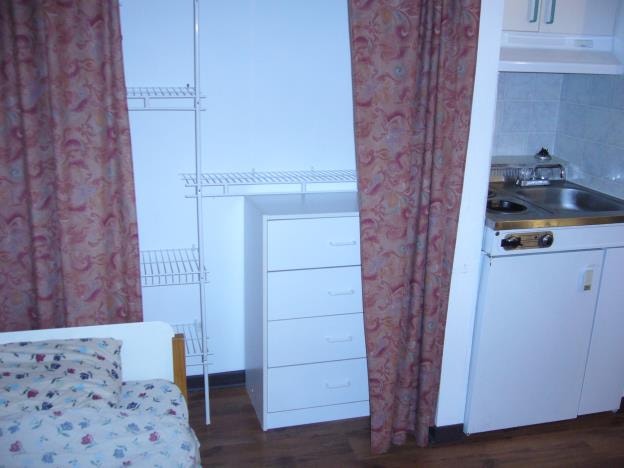 Room with a private: kitchenette, appliances,doorlocks,furnished — photo 1