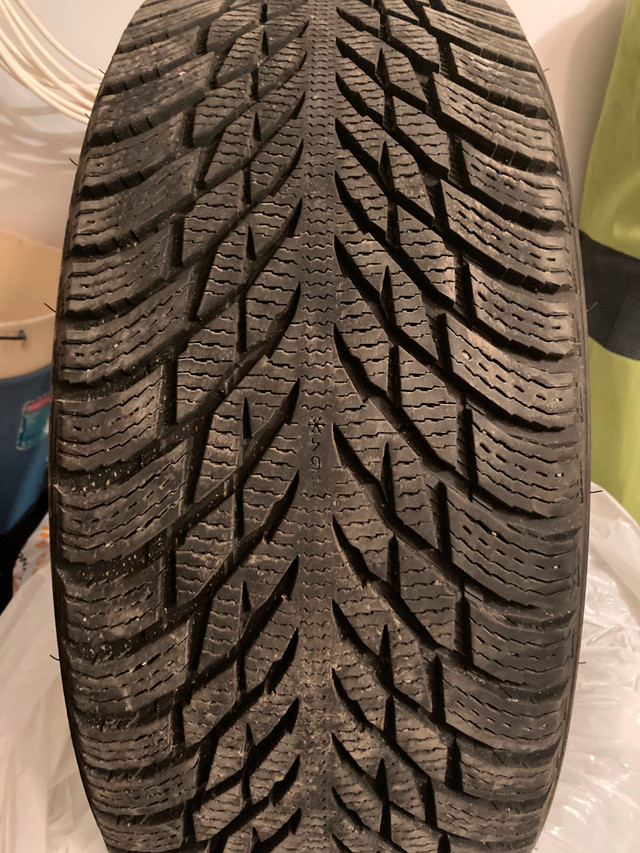 SET OF 4 LIKE NEW 18” WINTER TIRES NOKIAN HAKKA r5 in Tires & Rims in Ottawa