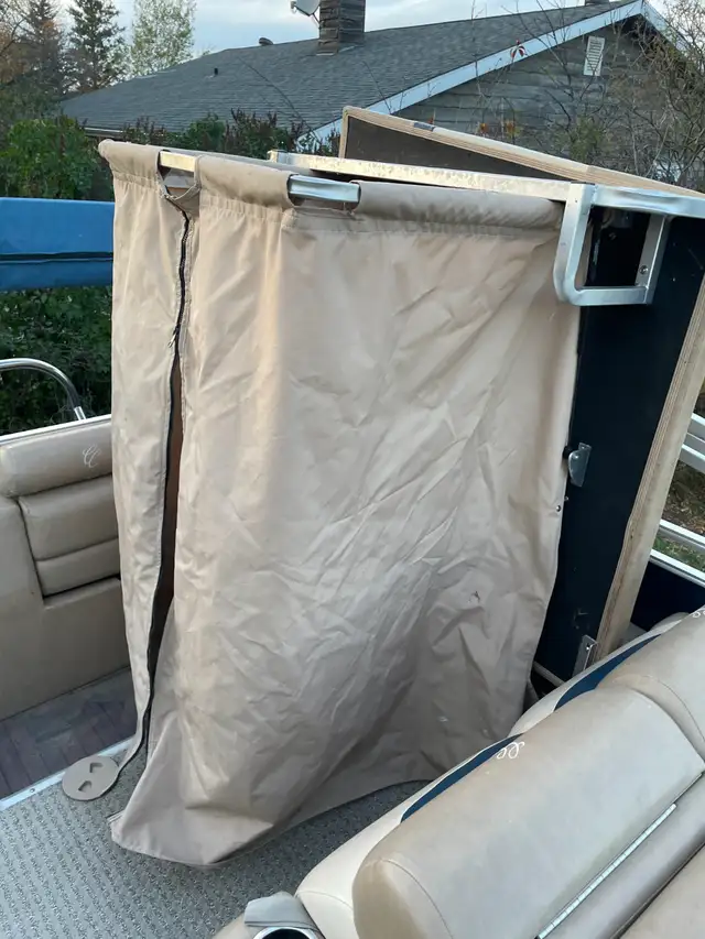 Pontoon for sale in Powerboats & Motorboats in Regina - Image 11