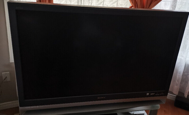 Sony 46 inch Projection TV, Model KDF46E2000,  StillWorking in TVs in Windsor Region - Image 2