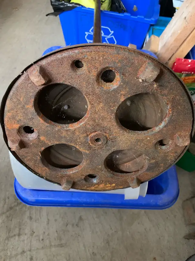 Vintage Lamp Stand in Other in Markham / York Region - Image 5