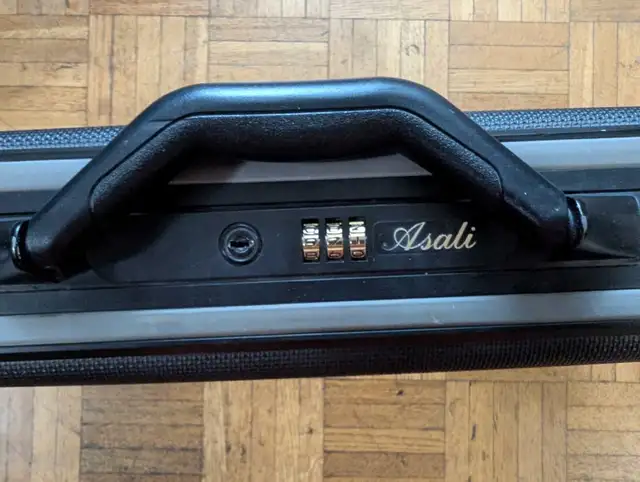 Hard Briefcase  in Bags & Luggage in City of Toronto - Image 3