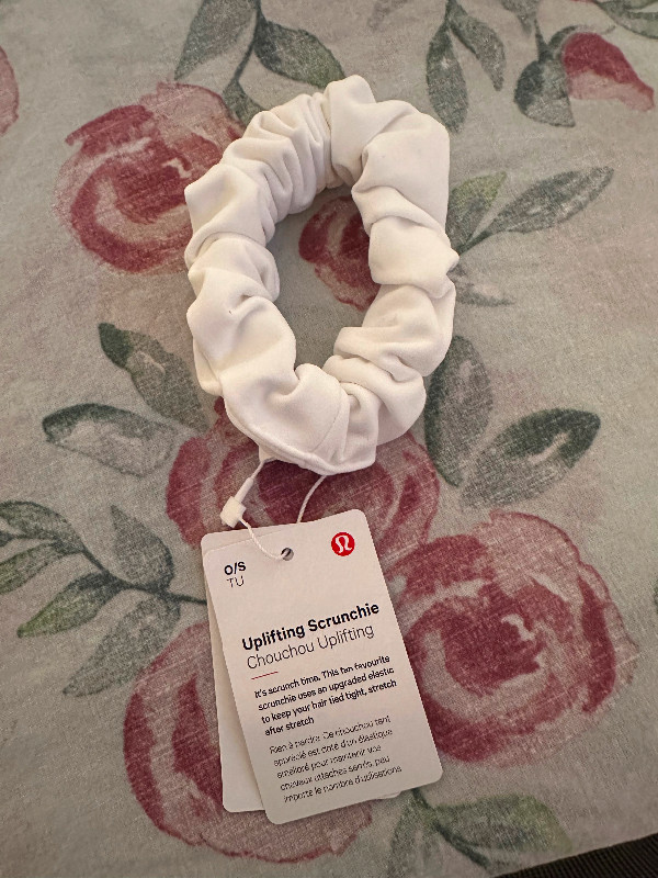 Lululemon white scrunchie in Women's - Tops & Outerwear in Hamilton