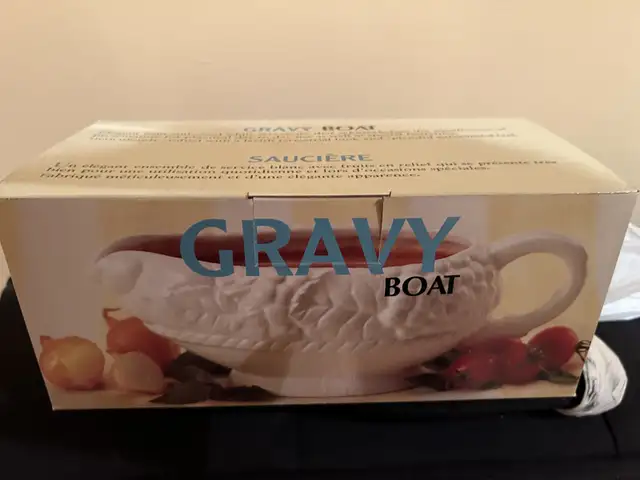 Gravy boat