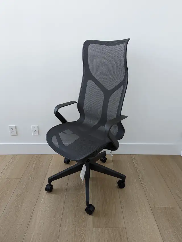 Herman Miller Cosm Mesh Office Chair - Graphite, High-Back in Chairs & Recliners in City of Toronto - Image 2
