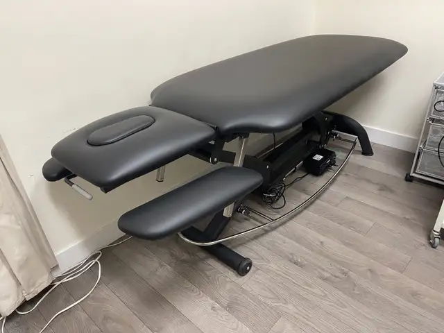 massage, physio, osteopathic table in Health & Special Needs in City of Toronto - Image 3