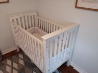 QUALITY BABY / TODDLER CRIB - SOLID WOOD - WITH ORGANIC MATTRESS