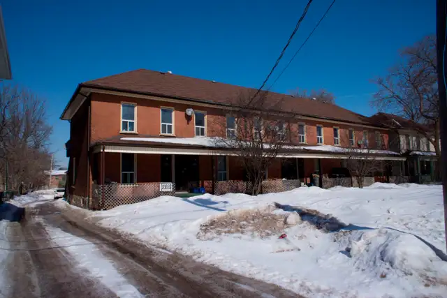 Large Spacious 1 Bedroom Upper Apartment Unit