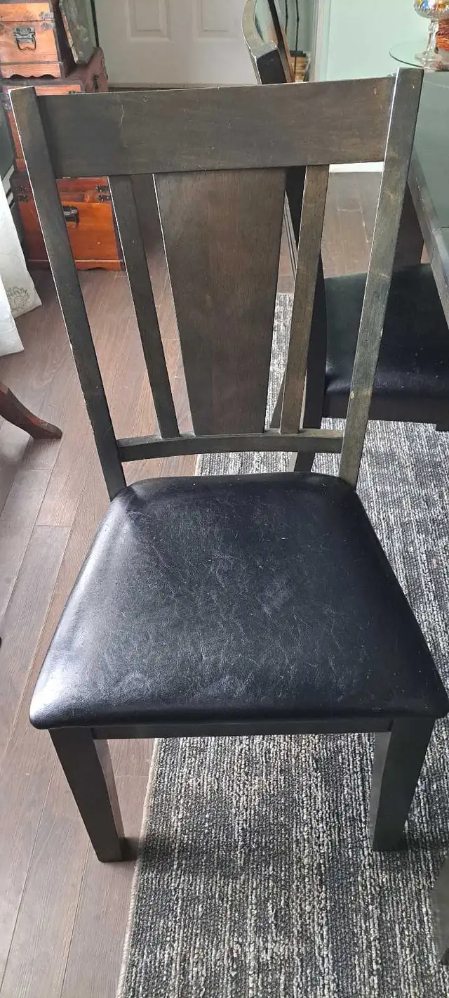 SOLID WOOD TABLE WITH 6 CHAIRS in Dining Tables & Sets in North Bay - Image 3
